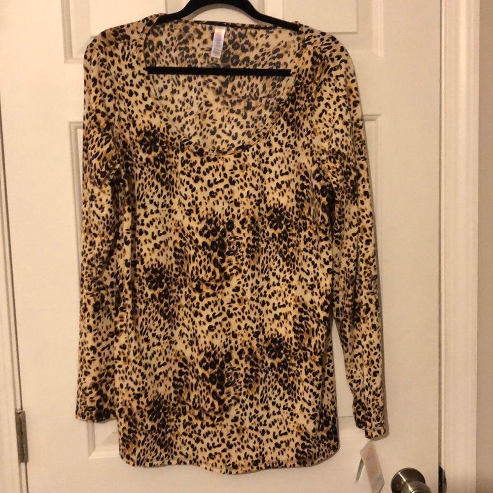 Lularoe Lynnae long sleeved shirt